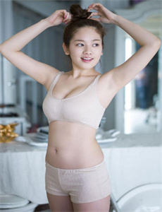 《我被9个建筑工人抬到茶几上-全黄h全肉撅起屁股挨打》