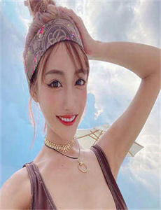 《林伟健三级-超大乳抖乳露双乳呻吟电影》