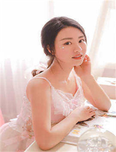 《韩国《漂亮的女邻居3》-当着他兄弟的面上我》